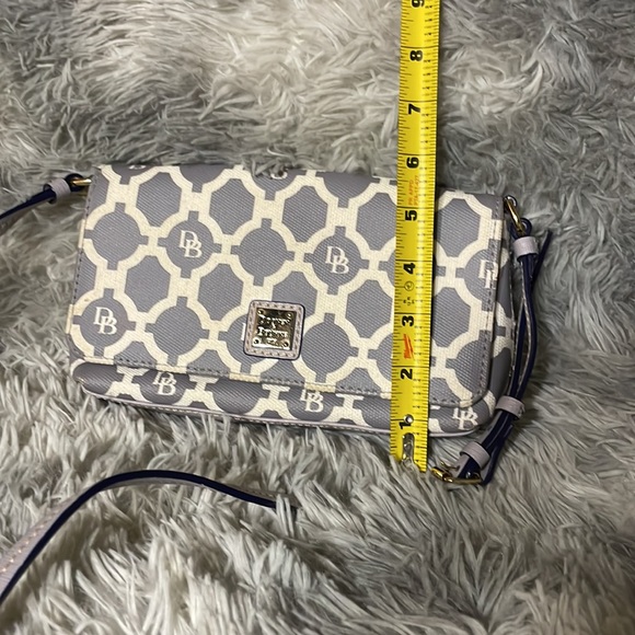 💕Dooney and Bourke Sanibel crossbody/shoulder bag💕 - Picture 9 of 10